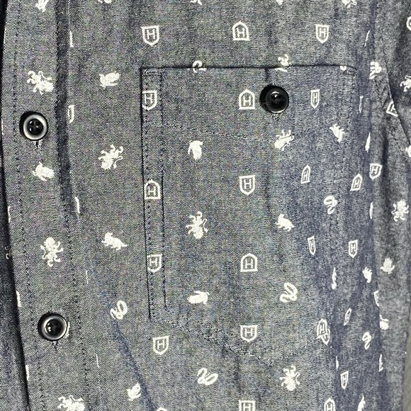 Warner Bros Hogwarts Short Sleeve Button Down Shirt Size Medium - Picture 5 of 8